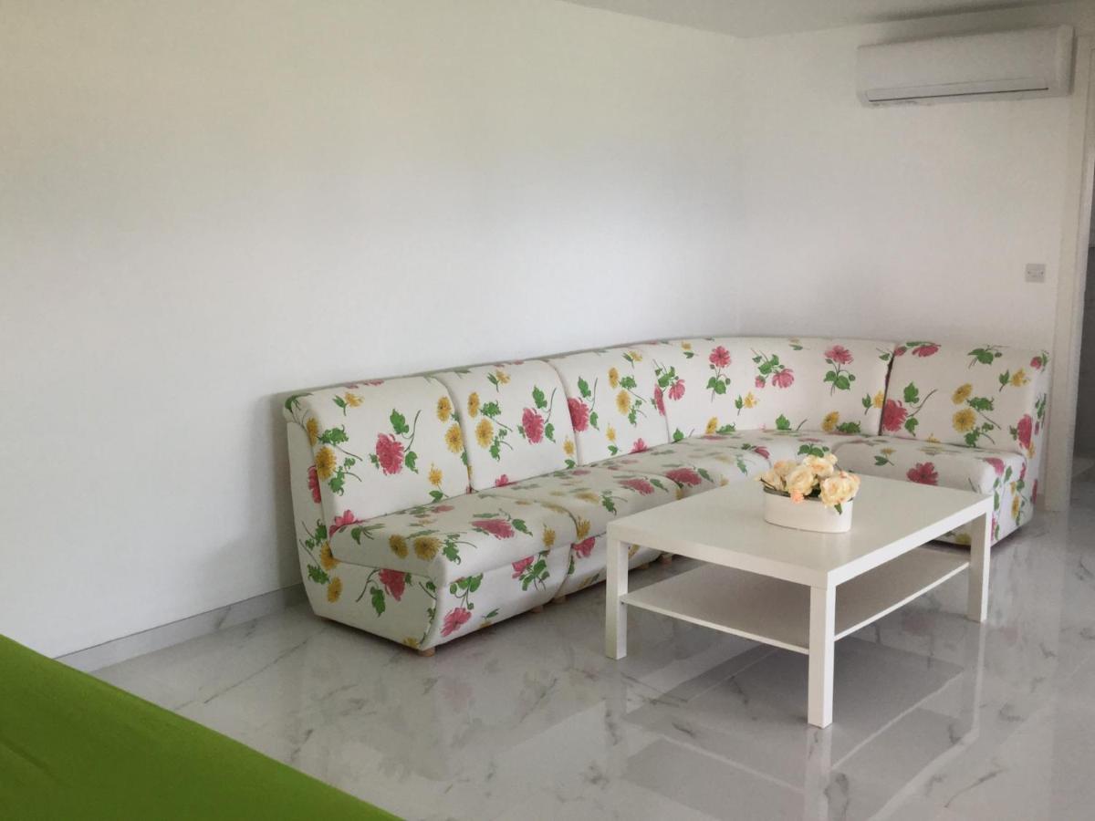 Yellow Studio Brand New Лимасол Экстерьер фото